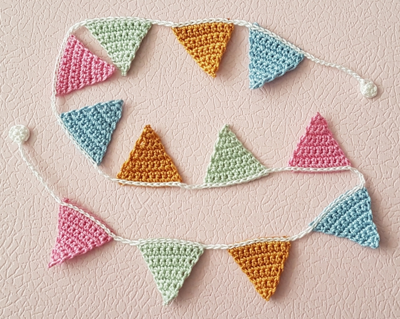 Miniature Bunting Cosy