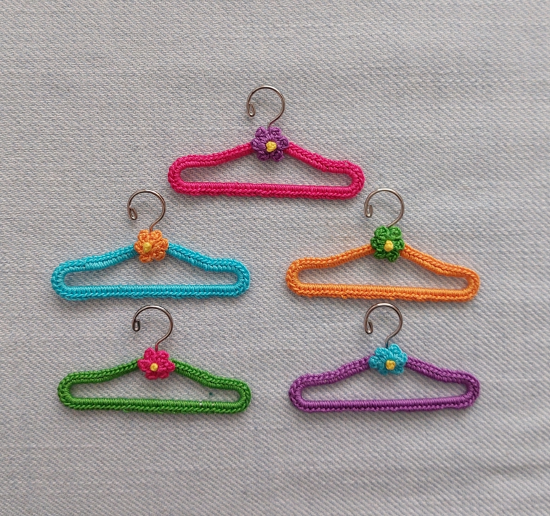 1:6 Clothes Hangers Crochet Vibrant Colours