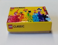 1:6 Box of Lego