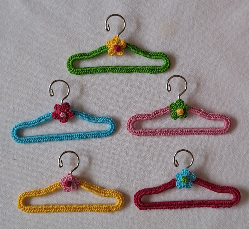 1:6 Clothes Hangers Crochet Vibrant Colours