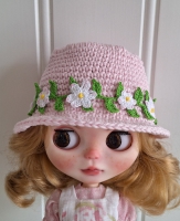 Blythe Hat and Flowerstring Daisies on Pink