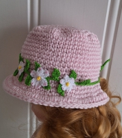 Blythe Hat and Flowerstring Daisies on Pink