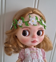 Blythe Hat and Flowerstring Daisies on Pink