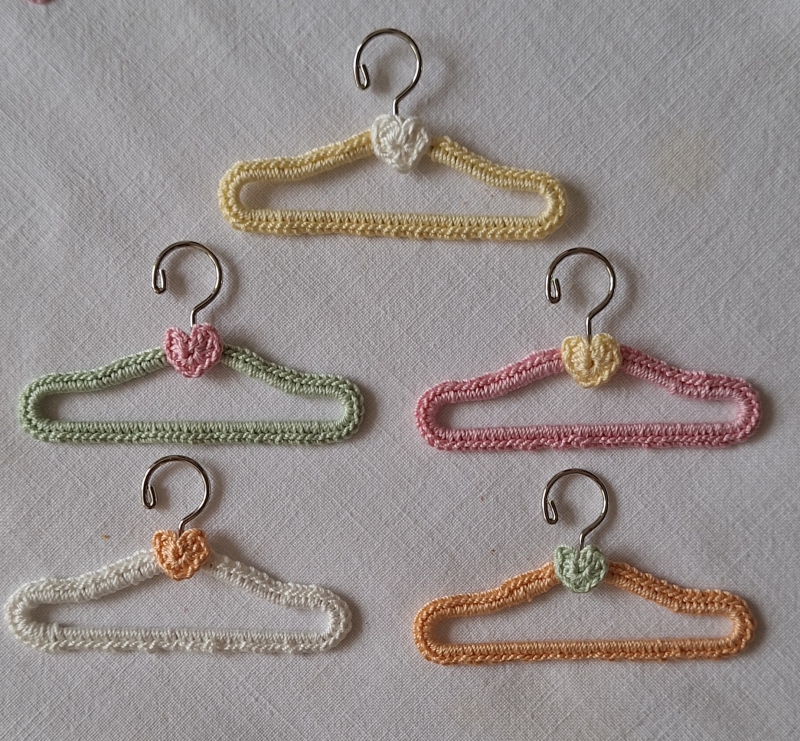 1:6 Clothes Hangers Crochet Pastel Perfect