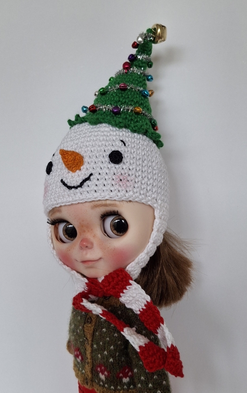 Blythe Hat Snowman with Xmastree