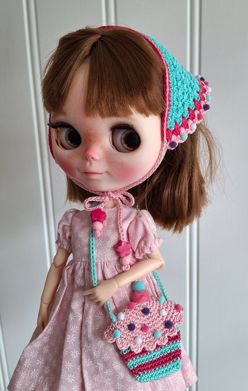 Blythe Headscarf and Purse Cupcake (50 gram)