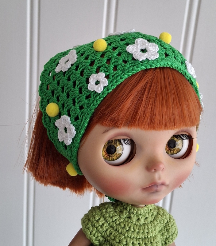 Blythe Headscarf Daisies on Green (50 gram)