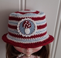 Blythe Hat and Purse "Toadstool Bliss" (70 gram)